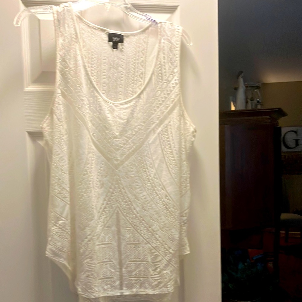 White on white print top that is sheer. SizeXL.